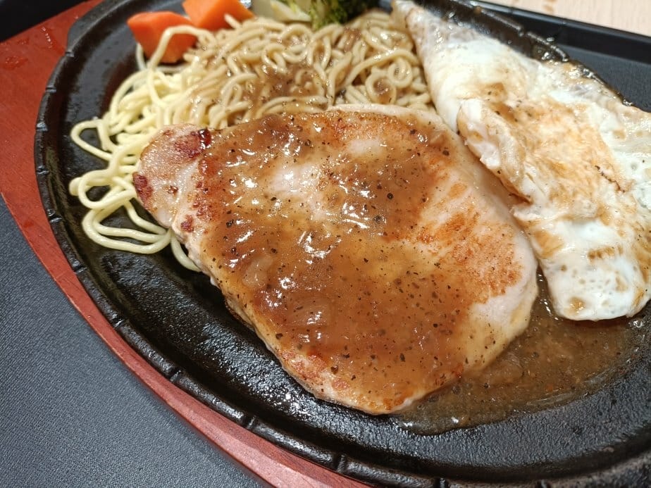 樹林美食|吃吃牛排-樹林家樂福店。飲料、湯品、滷肉飯、爆米花 樹林美食|吃吃牛排-樹林家樂福店。飲料、湯品、滷肉飯、爆米花