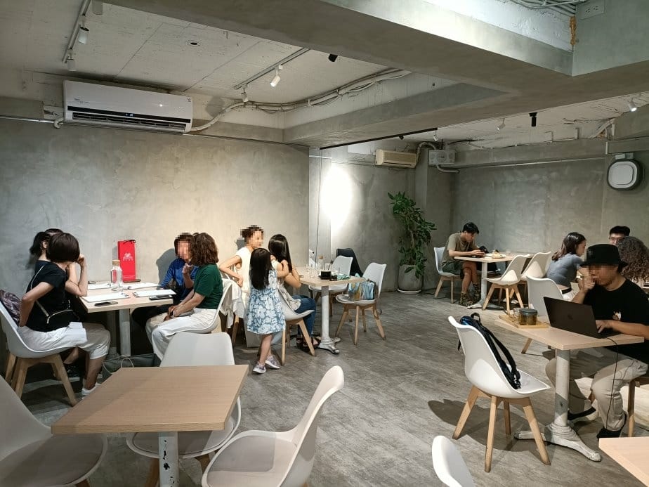 台北忠孝復興甜點|Cross Cafe克勞斯咖啡店, 寧靜的