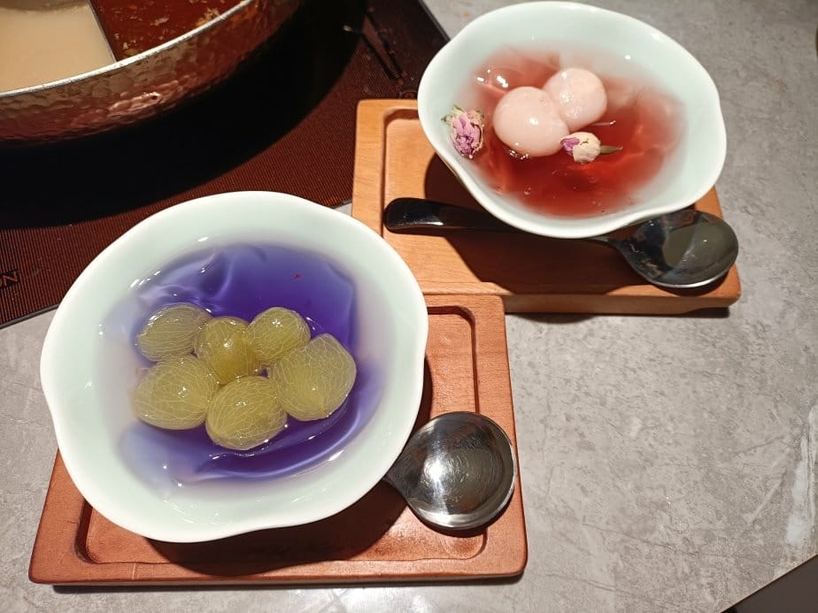 台北西門町美食|築間麻辣火鍋。粵式老火湯/經典麻辣鍋另附蕈菇 台北西門町美食|築間麻辣火鍋。粵式老火湯/經典麻辣鍋另附蕈菇