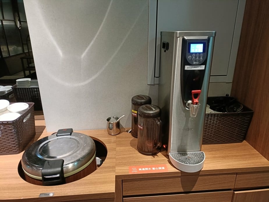 台北西門町美食|築間麻辣火鍋。粵式老火湯/經典麻辣鍋另附蕈菇 台北西門町美食|築間麻辣火鍋。粵式老火湯/經典麻辣鍋另附蕈菇