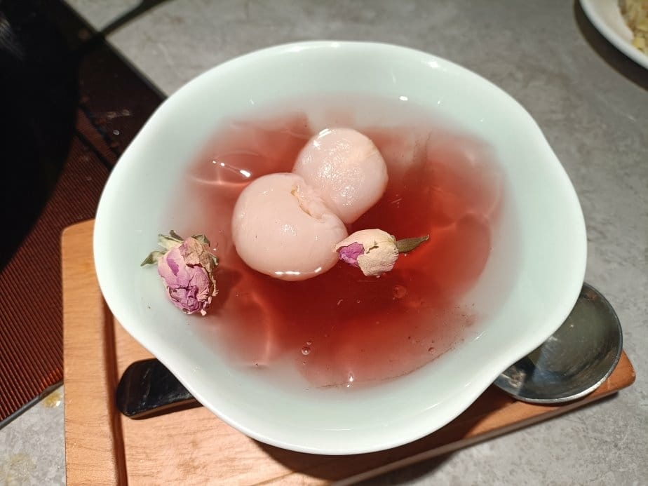 台北西門町美食|築間麻辣火鍋。粵式老火湯/經典麻辣鍋另附蕈菇 台北西門町美食|築間麻辣火鍋。粵式老火湯/經典麻辣鍋另附蕈菇