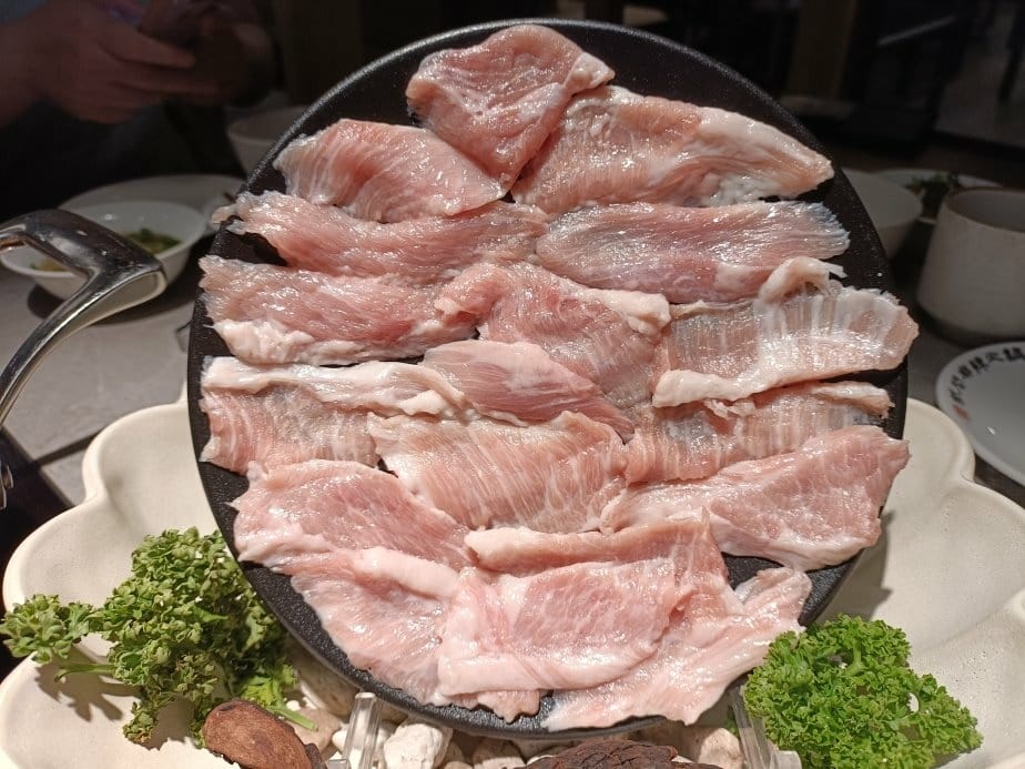 台北西門町美食|築間麻辣火鍋。粵式老火湯/經典麻辣鍋另附蕈菇 台北西門町美食|築間麻辣火鍋。粵式老火湯/經典麻辣鍋另附蕈菇