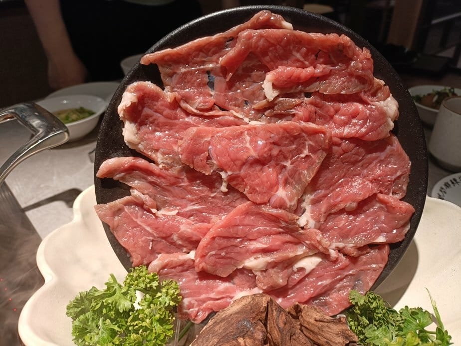 台北西門町美食|築間麻辣火鍋。粵式老火湯/經典麻辣鍋另附蕈菇 台北西門町美食|築間麻辣火鍋。粵式老火湯/經典麻辣鍋另附蕈菇