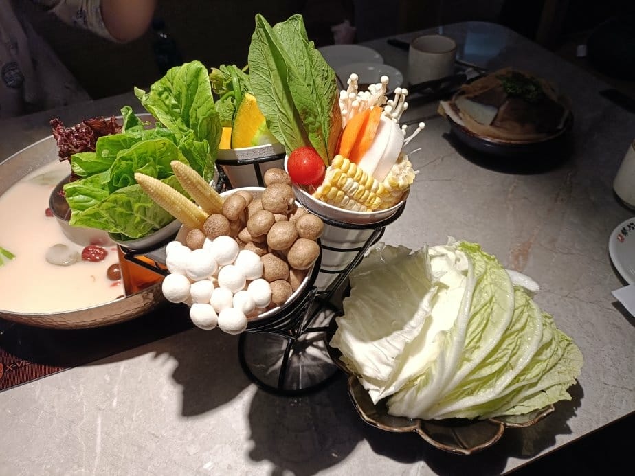 台北西門町美食|築間麻辣火鍋。粵式老火湯/經典麻辣鍋另附蕈菇 台北西門町美食|築間麻辣火鍋。粵式老火湯/經典麻辣鍋另附蕈菇