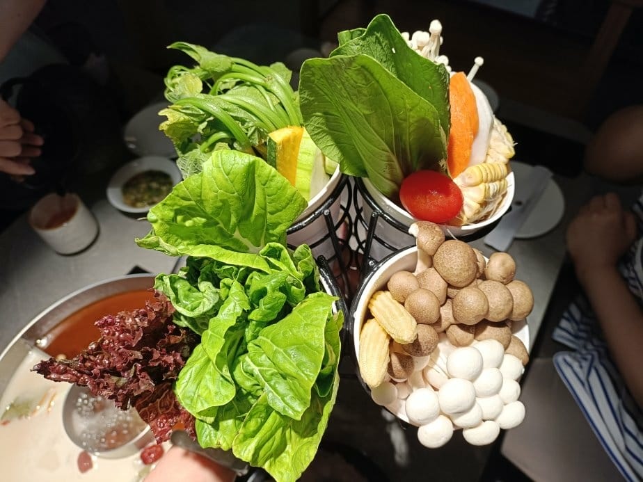 台北西門町美食|築間麻辣火鍋。粵式老火湯/經典麻辣鍋另附蕈菇 台北西門町美食|築間麻辣火鍋。粵式老火湯/經典麻辣鍋另附蕈菇