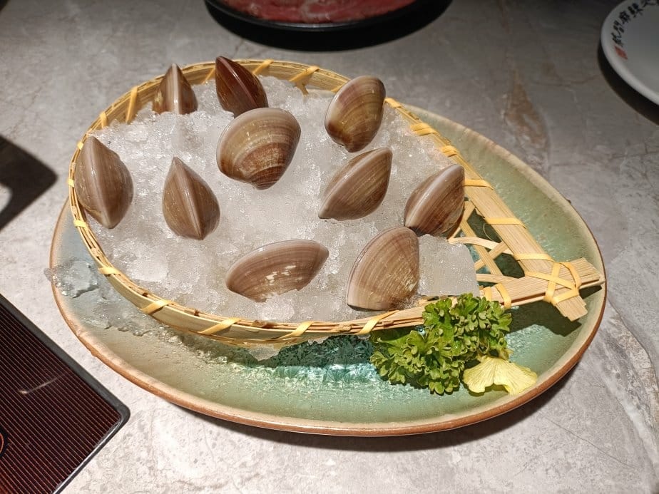 台北西門町美食|築間麻辣火鍋。粵式老火湯/經典麻辣鍋另附蕈菇 台北西門町美食|築間麻辣火鍋。粵式老火湯/經典麻辣鍋另附蕈菇