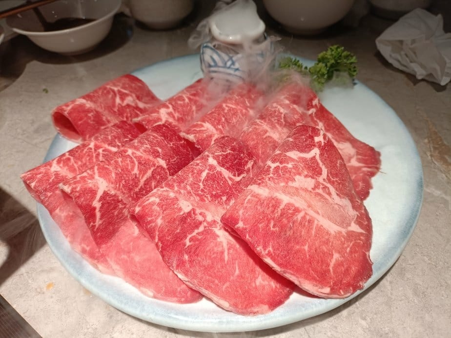 台北西門町美食|築間麻辣火鍋。粵式老火湯/經典麻辣鍋另附蕈菇 台北西門町美食|築間麻辣火鍋。粵式老火湯/經典麻辣鍋另附蕈菇