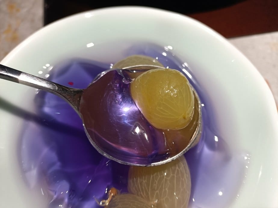 台北西門町美食|築間麻辣火鍋。粵式老火湯/經典麻辣鍋另附蕈菇 台北西門町美食|築間麻辣火鍋。粵式老火湯/經典麻辣鍋另附蕈菇