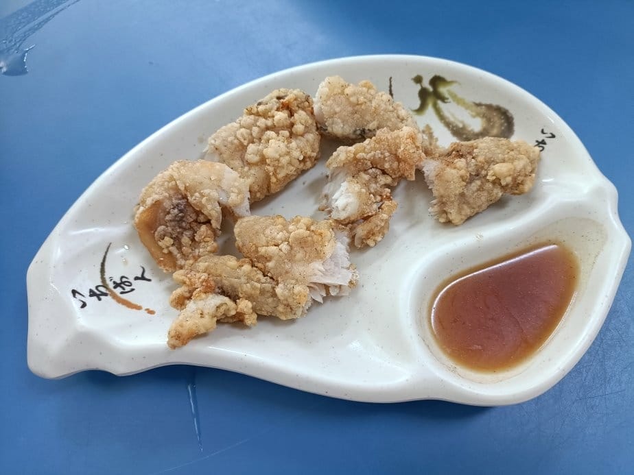 台南小吃|阿川紅燒土魠魚焿，海安路上的人氣美食!