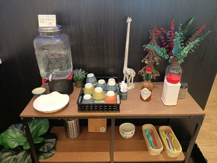 桃園美食|義匠義式湯麵-桃園南平店。義大利麵很一般、湯頭很不 桃園美食|義匠義式湯麵-桃園南平店。義大利麵很一般、湯頭很不