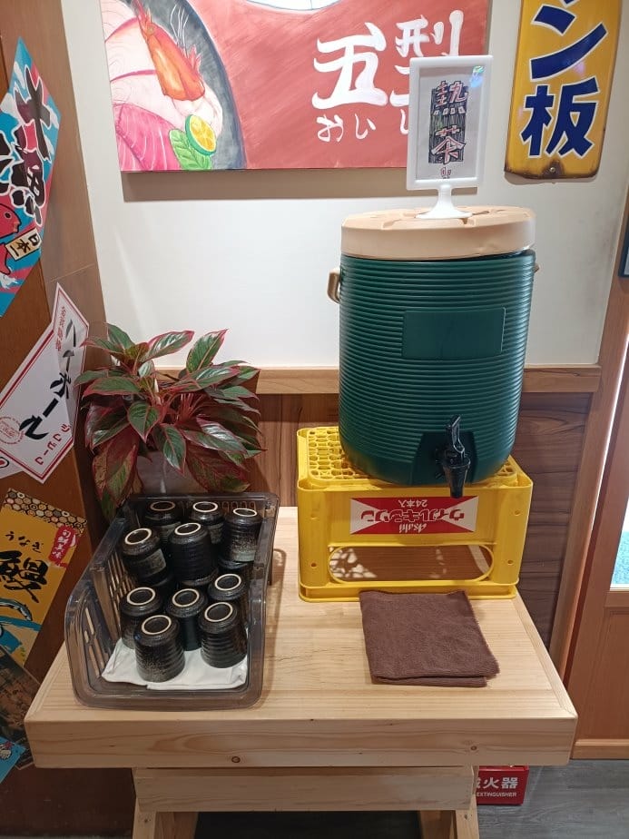 台中美食|五型の丼飯。一艘大船載滿5碗海鮮丼飯~海膽、鮭魚卵