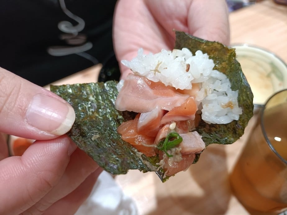 台中美食|五型の丼飯。一艘大船載滿5碗海鮮丼飯~海膽、鮭魚卵