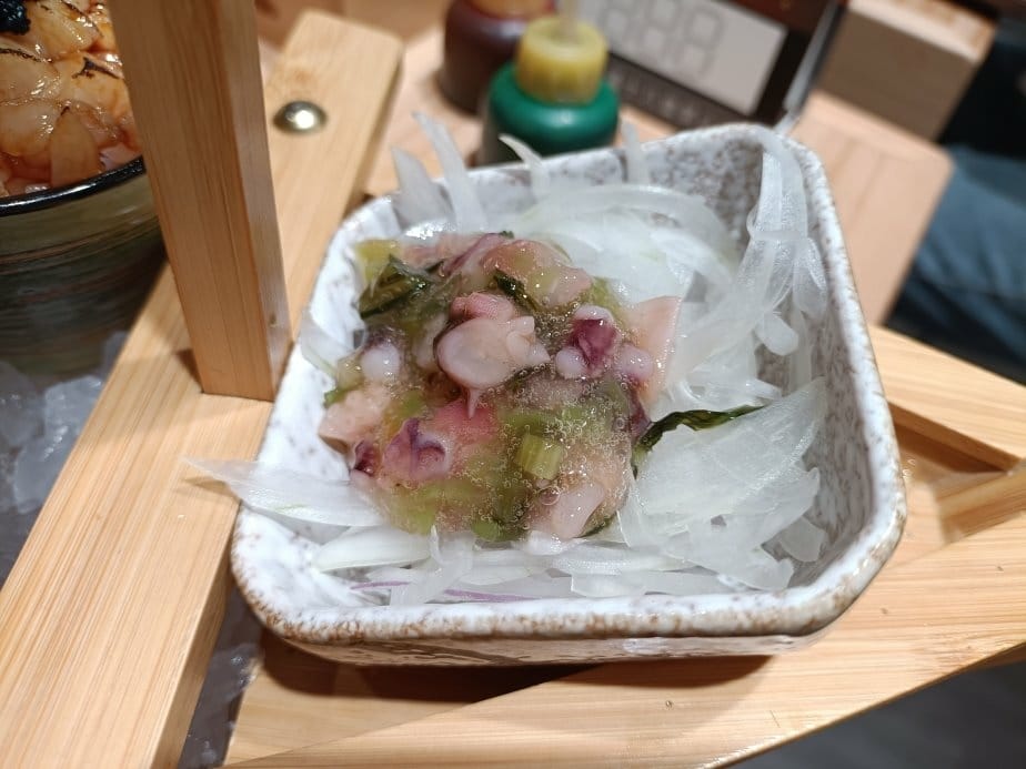 台中美食|五型の丼飯。一艘大船載滿5碗海鮮丼飯~海膽、鮭魚卵