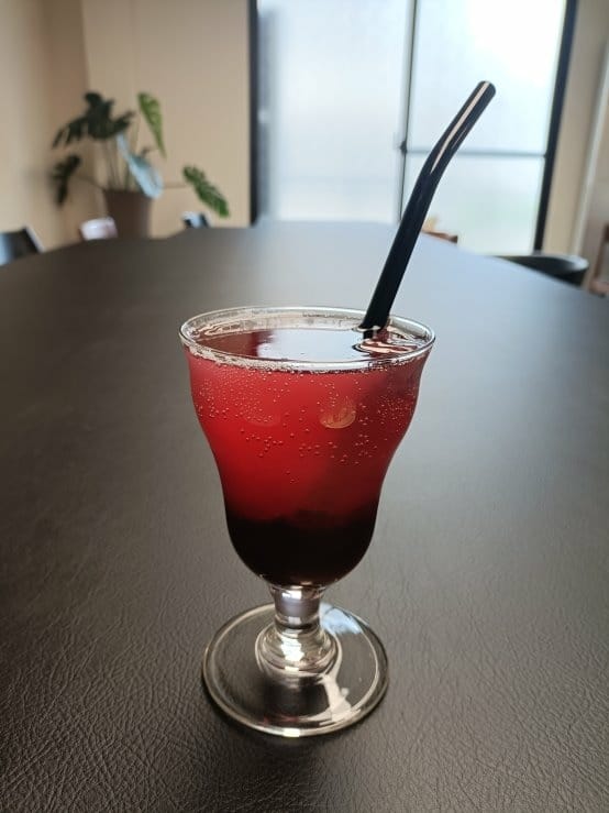 台中咖啡廳|若草老宅咖啡廳。簡約優雅慢步調~飲品普通、甜品很