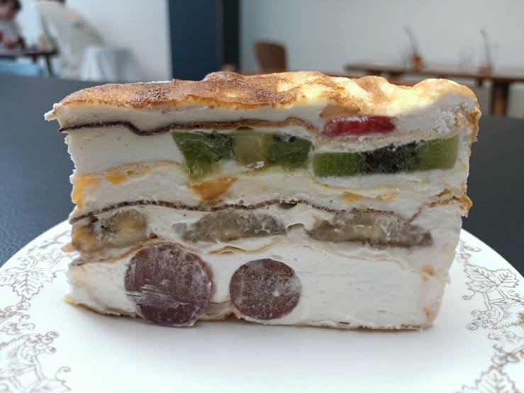 台中咖啡廳|若草老宅咖啡廳。簡約優雅慢步調~飲品普通、甜品很