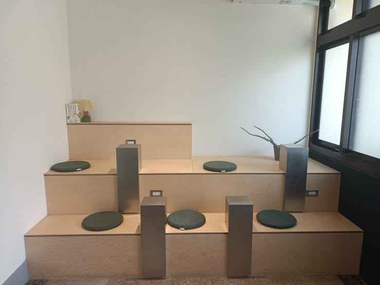 台中咖啡廳|若草老宅咖啡廳。簡約優雅慢步調~飲品普通、甜品很