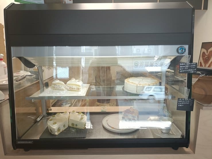 台中咖啡廳|若草老宅咖啡廳。簡約優雅慢步調~飲品普通、甜品很