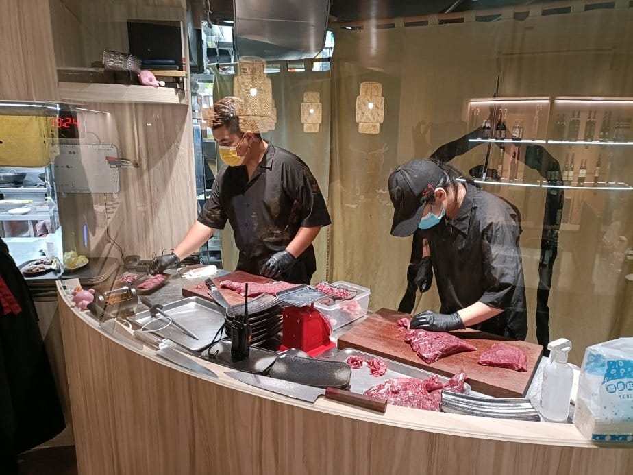 台北國父紀念館美食|宣牛溫體牛肉火鍋-光復店。每日直送溫體牛