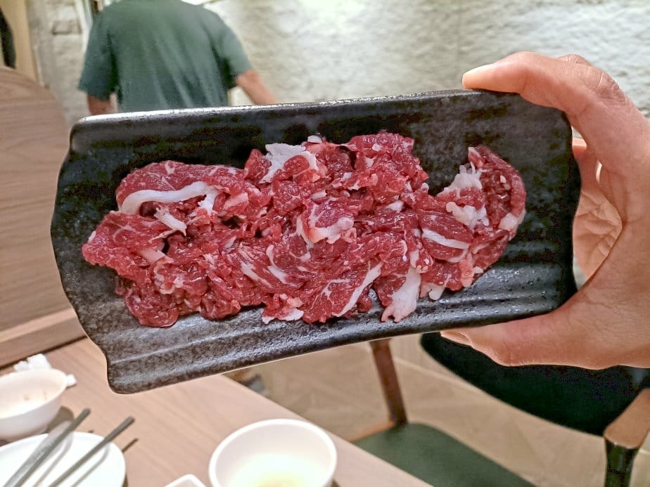 台北國父紀念館美食|宣牛溫體牛肉火鍋-光復店。每日直送溫體牛