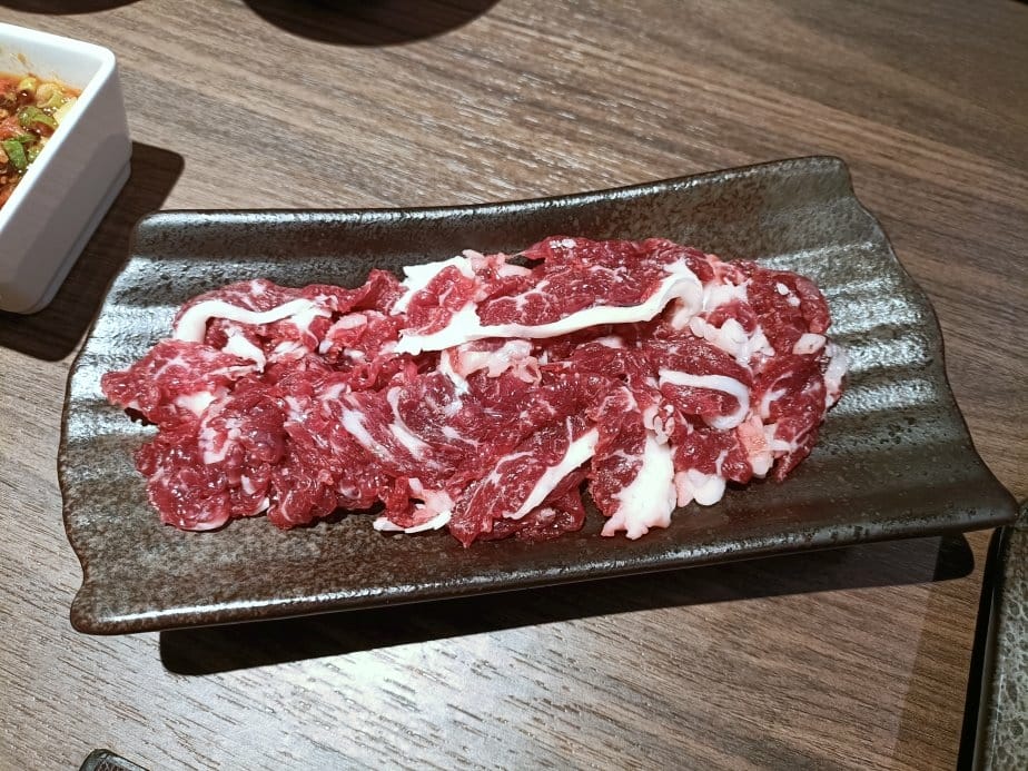 台北國父紀念館美食|宣牛溫體牛肉火鍋-光復店。每日直送溫體牛