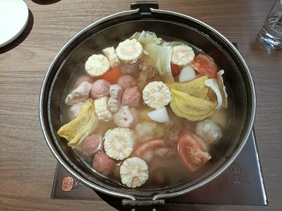 台北國父紀念館美食|宣牛溫體牛肉火鍋-光復店。每日直送溫體牛