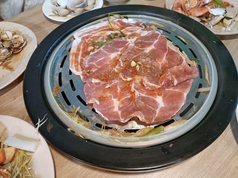 2024越南峴港|美溪沙灘、JOKI蒸氣海鮮火鍋+自助餐,肉 2024越南峴港|美溪沙灘、JOKI蒸氣海鮮火鍋+自助餐,肉