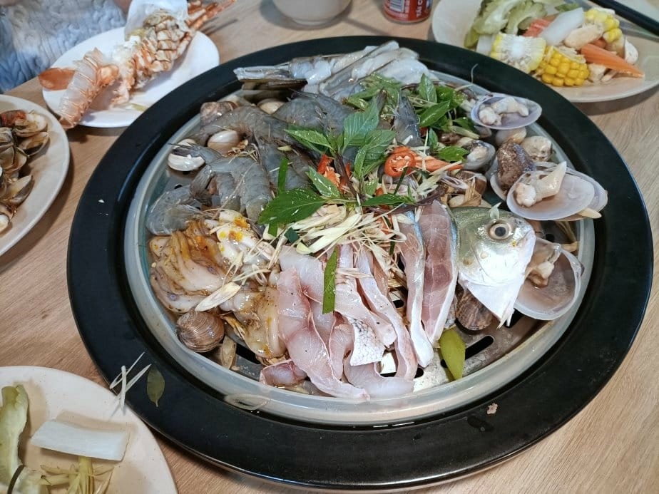 2024越南峴港|美溪沙灘、JOKI蒸氣海鮮火鍋+自助餐,肉 2024越南峴港|美溪沙灘、JOKI蒸氣海鮮火鍋+自助餐,肉