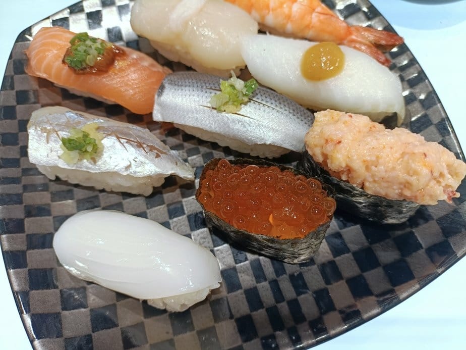 板橋美食|海壽司-板橋大遠百店。食材新鮮、空間迷你、價格略高 板橋美食|海壽司-板橋大遠百店。食材新鮮、空間迷你、價格略高