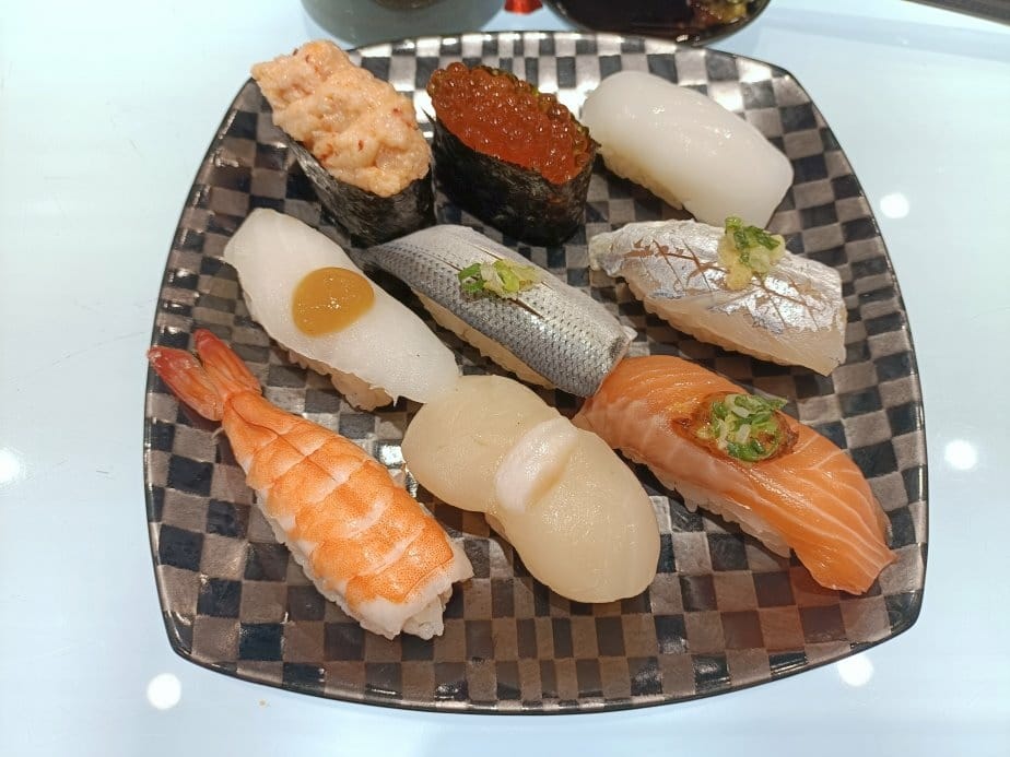 板橋美食|海壽司-板橋大遠百店。食材新鮮、空間迷你、價格略高 板橋美食|海壽司-板橋大遠百店。食材新鮮、空間迷你、價格略高