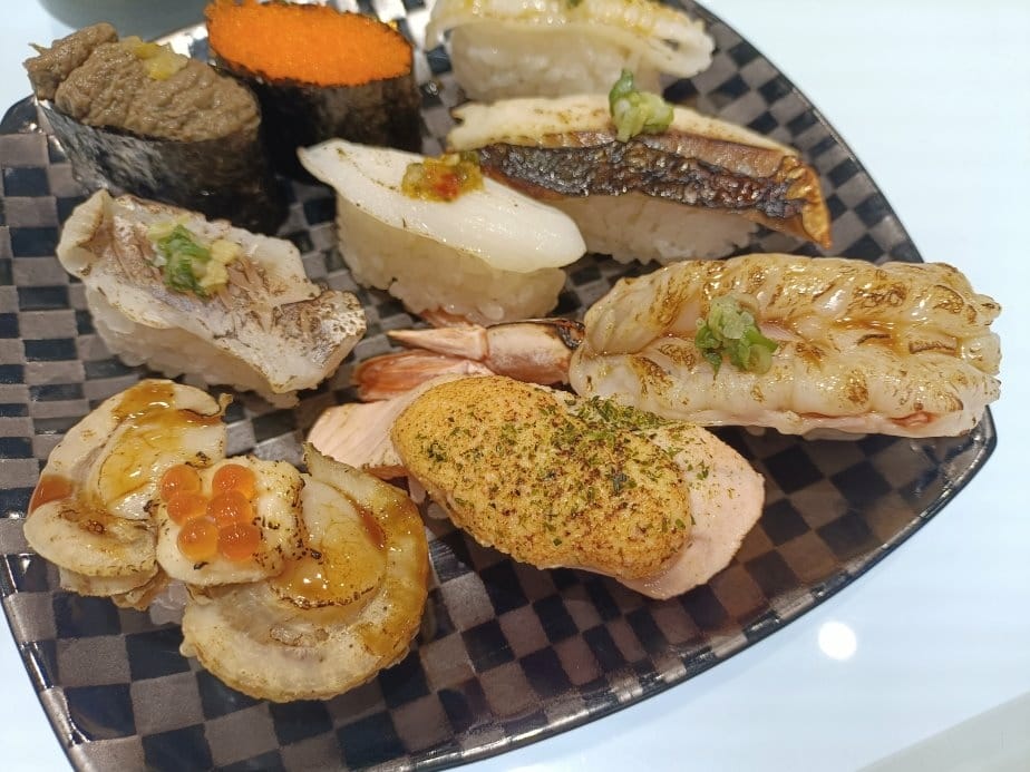 板橋美食|海壽司-板橋大遠百店。食材新鮮、空間迷你、價格略高 板橋美食|海壽司-板橋大遠百店。食材新鮮、空間迷你、價格略高