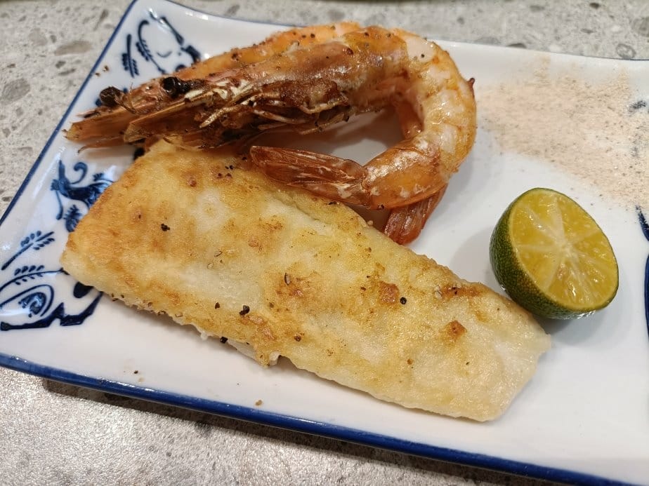 台北忠孝復興美食|就饗鐵板燒-台北忠孝東店。內用享現炒蔬菜、