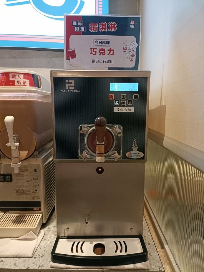 台北忠孝復興美食|就饗鐵板燒-台北忠孝東店。內用享現炒蔬菜、