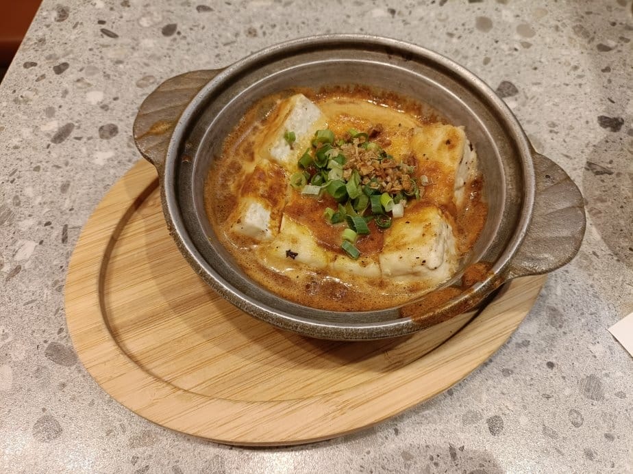 台北忠孝復興美食|就饗鐵板燒-台北忠孝東店。內用享現炒蔬菜、