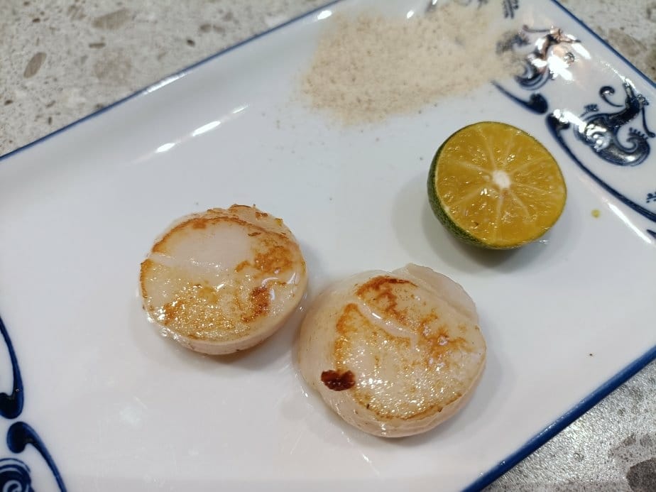 台北忠孝復興美食|就饗鐵板燒-台北忠孝東店。內用享現炒蔬菜、