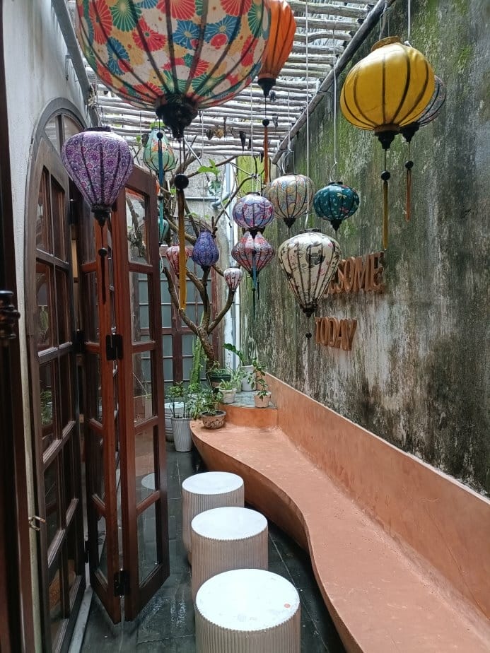 2024越南峴港|會安古鎮漫遊、25s Cafe & Bru