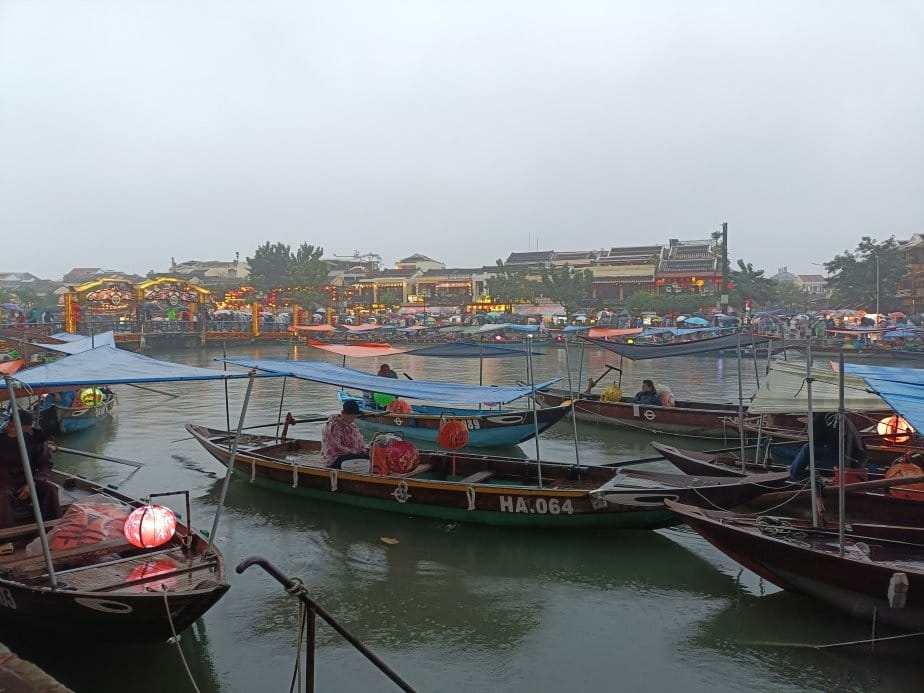 2024越南峴港|會安古鎮漫遊、25s Cafe & Bru