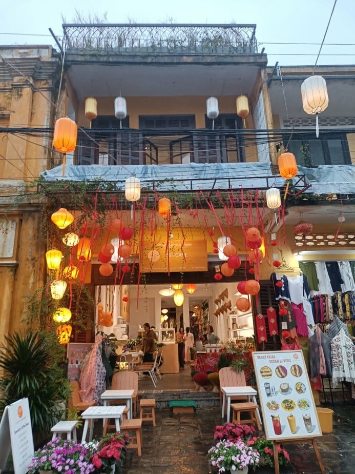 2024越南峴港|會安古鎮漫遊、25s Cafe & Bru