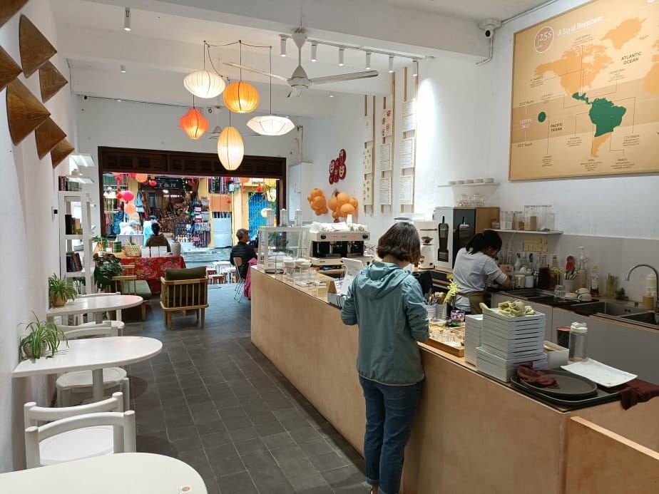 2024越南峴港|會安古鎮漫遊、25s Cafe & Bru