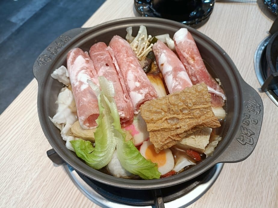 樹林美食|億品鍋樹林店。個人小火鍋多款不同湯頭可選,另有飲料 樹林美食|億品鍋樹林店。個人小火鍋多款不同湯頭可選,另有飲料