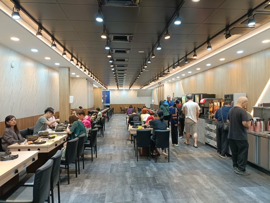 樹林美食|億品鍋樹林店。個人小火鍋多款不同湯頭可選,另有飲料 樹林美食|億品鍋樹林店。個人小火鍋多款不同湯頭可選,另有飲料