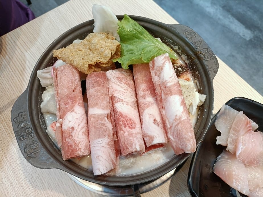 樹林美食|億品鍋樹林店。個人小火鍋多款不同湯頭可選,另有飲料 樹林美食|億品鍋樹林店。個人小火鍋多款不同湯頭可選,另有飲料