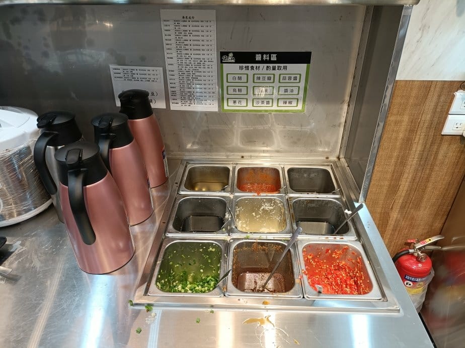 樹林美食|億品鍋樹林店。個人小火鍋多款不同湯頭可選,另有飲料 樹林美食|億品鍋樹林店。個人小火鍋多款不同湯頭可選,另有飲料