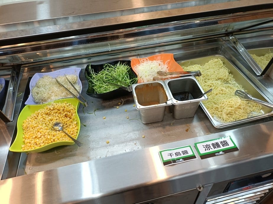 樹林美食|億品鍋樹林店。個人小火鍋多款不同湯頭可選,另有飲料 樹林美食|億品鍋樹林店。個人小火鍋多款不同湯頭可選,另有飲料