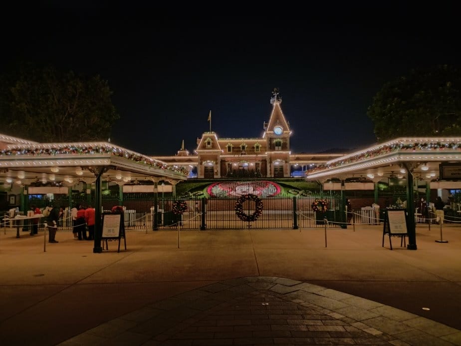 2024香港|香港迪士尼樂園~魔雪奇緣世界!周邊產品價格偏高