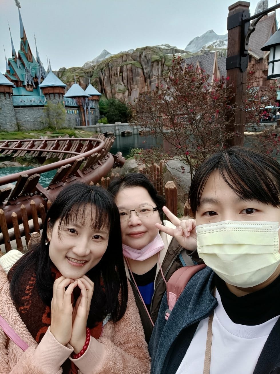 2024香港|香港迪士尼樂園~魔雪奇緣世界!周邊產品價格偏高