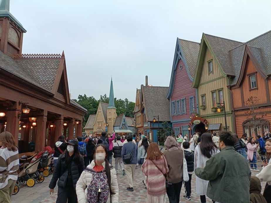 2024香港|香港迪士尼樂園~魔雪奇緣世界!周邊產品價格偏高