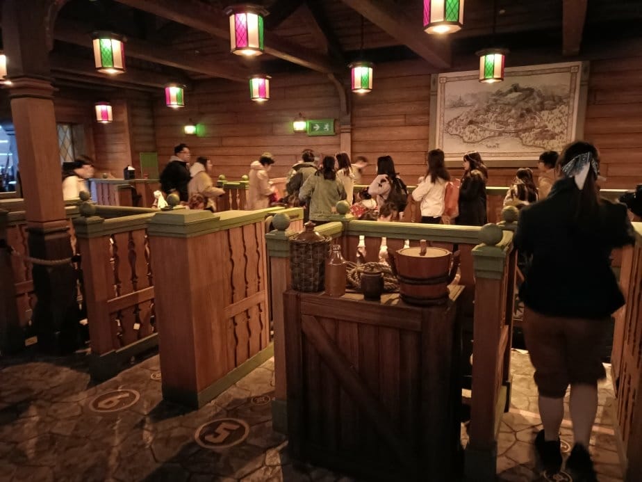 2024香港|香港迪士尼樂園~魔雪奇緣世界!周邊產品價格偏高