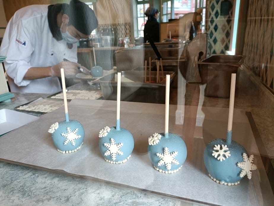 2024香港|香港迪士尼樂園~魔雪奇緣世界!周邊產品價格偏高