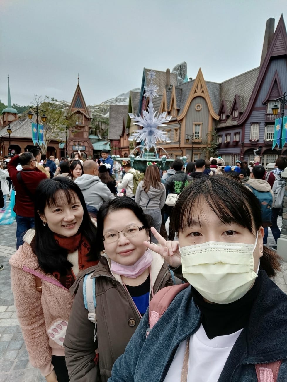 2024香港|香港迪士尼樂園~魔雪奇緣世界!周邊產品價格偏高