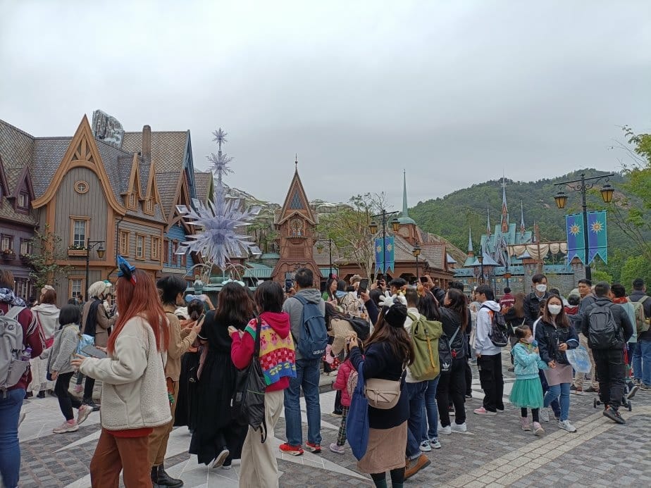 2024香港|香港迪士尼樂園~魔雪奇緣世界!周邊產品價格偏高